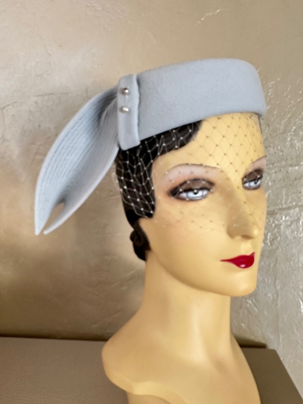 DIVINE 1950s' POWDER BLUE FELT PILLBOX HAT + TOPSTITCHED "WING" & 1/2 VEIL
